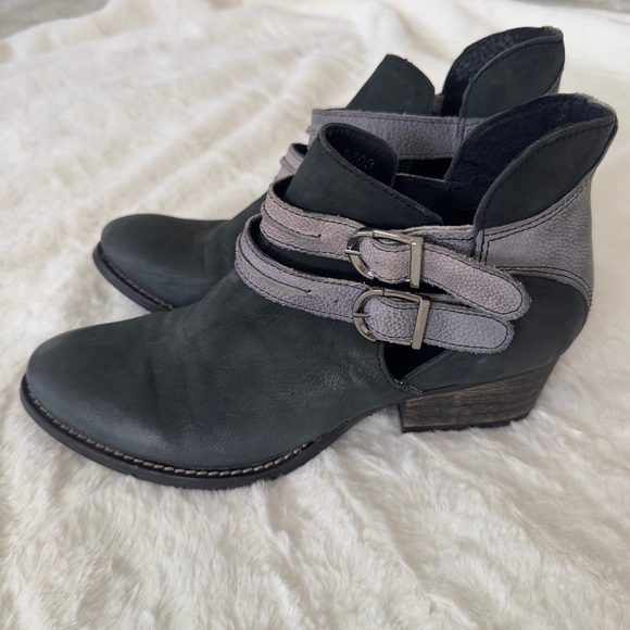 Rebel Calista Charcoal/Black Distressed Leather Ankle Bootie Sz 8 Buckle Western - Picture 3 of 11
